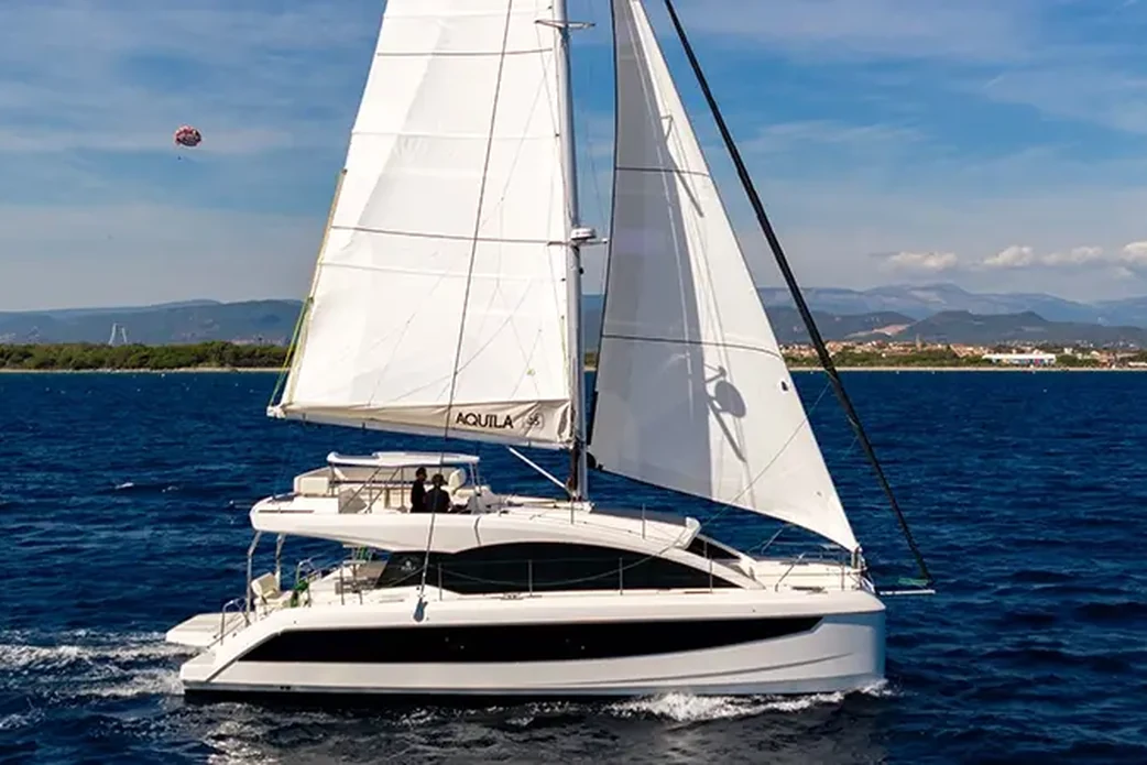 Aquila 45 Sail под парусами