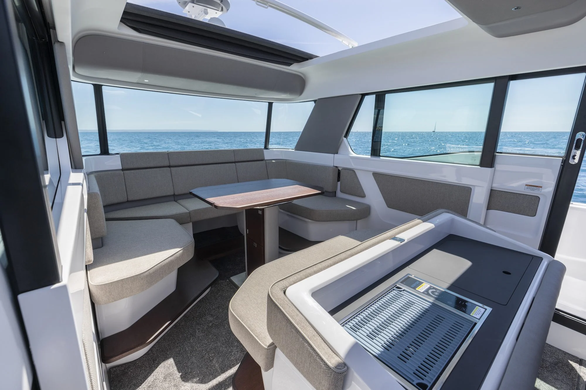 Axopar 45 XC — интерьер