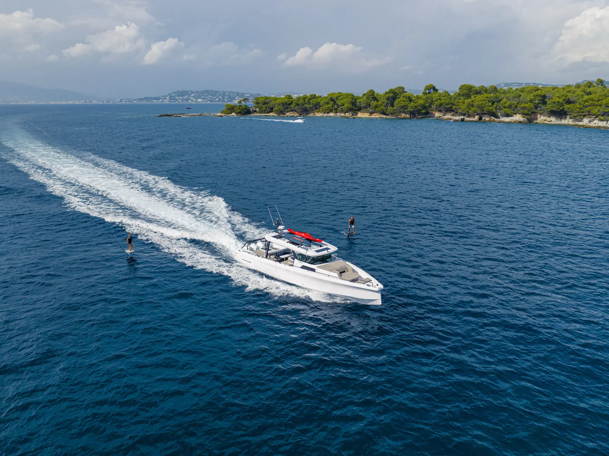 Axopar 45 Cross Top — Mediterrana ракурс