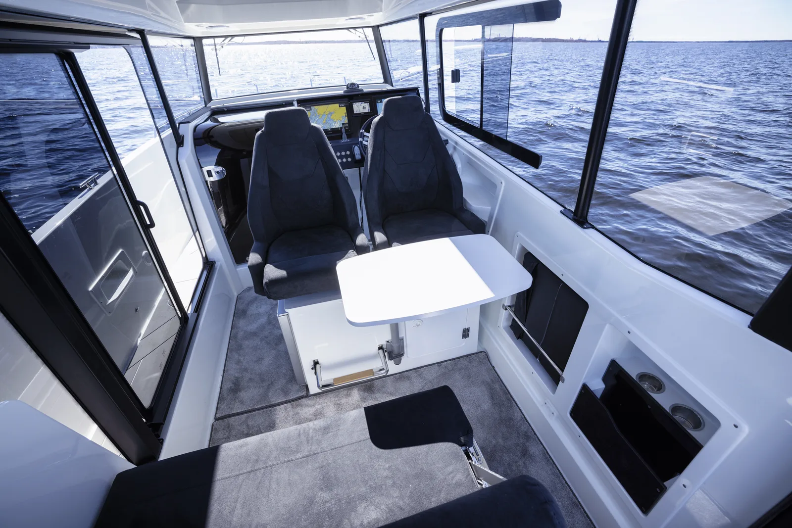 Quarken 27 Cabin — рубка