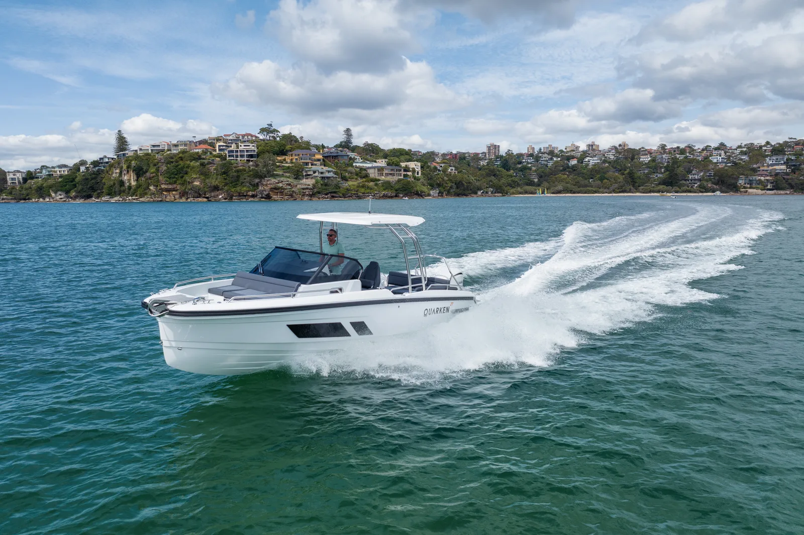 Quarken 27 T-Top — на воде
