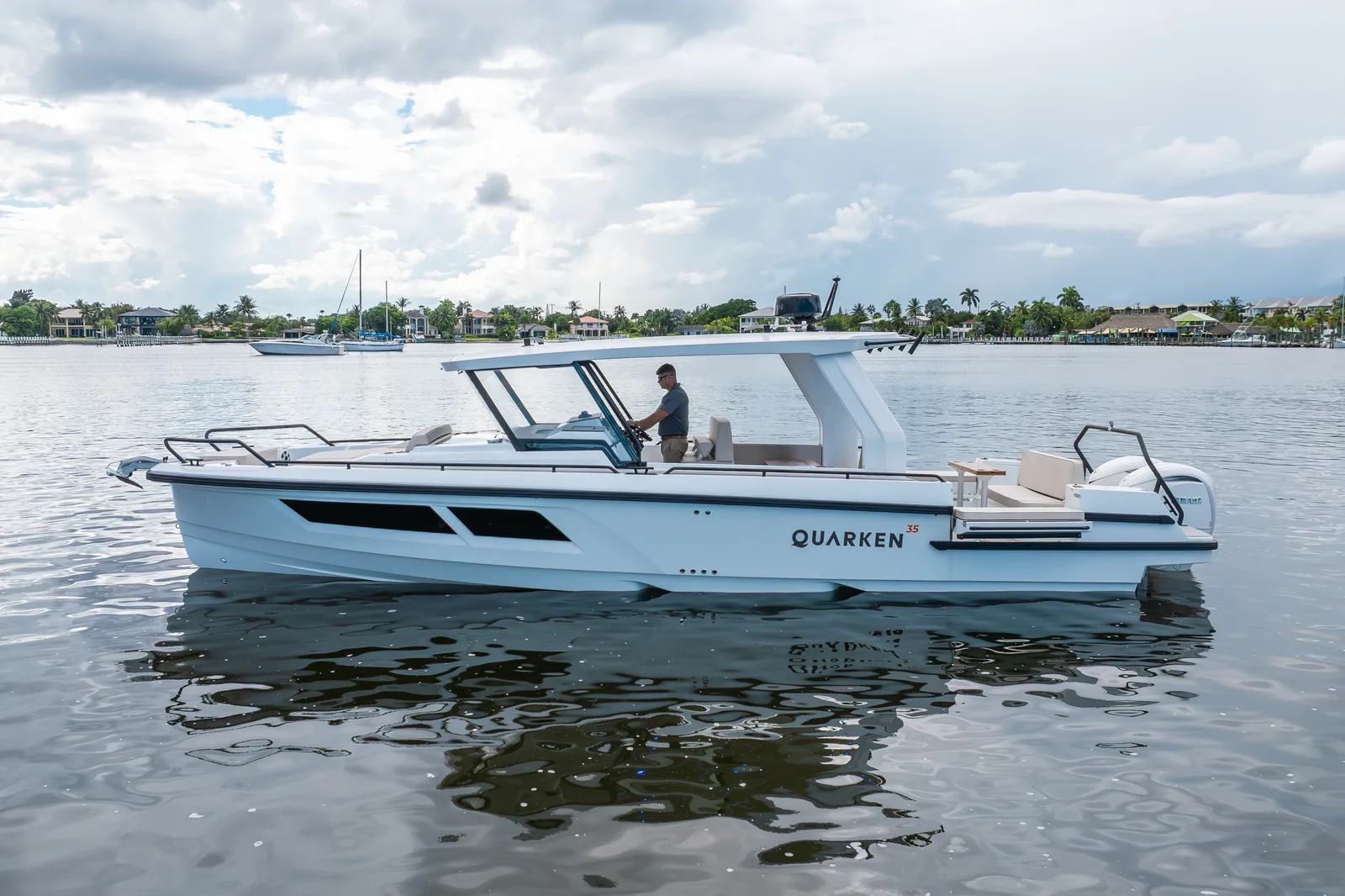 Quarken 35 GT — экстерьер
