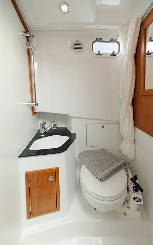 Sargo 28 — кормовая каюта