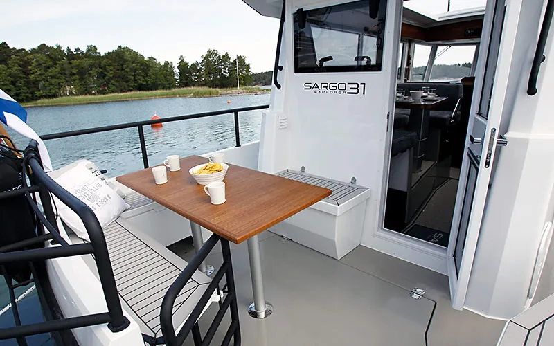 Sargo 31 — кормовая палуба