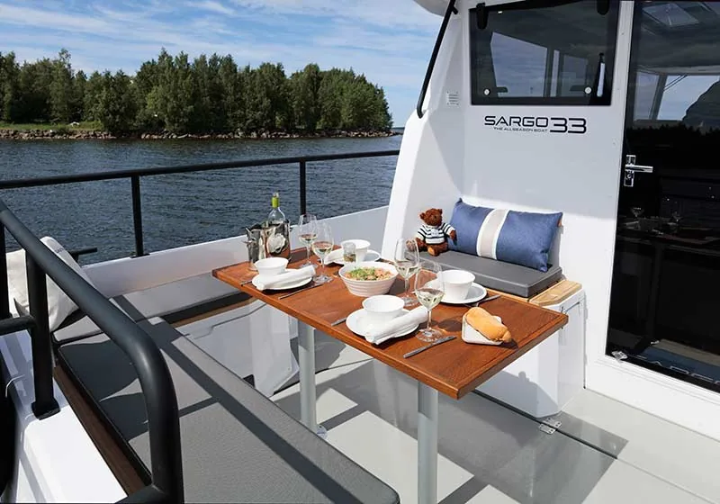 Sargo 33 — детали палубы