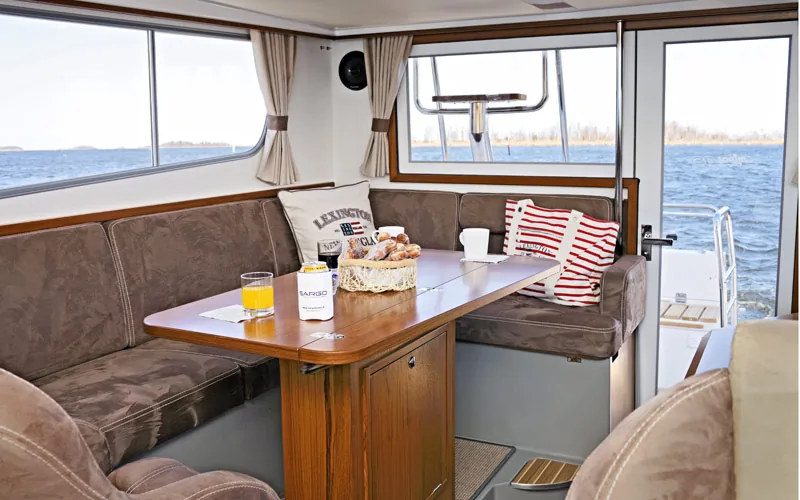 Sargo 36 Fly — рубка