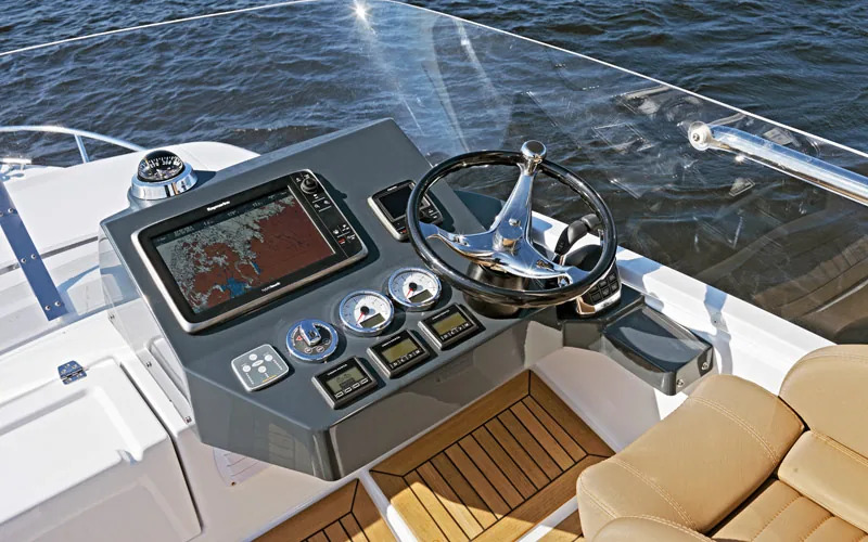 Sargo 36 Fly — кормовая палуба