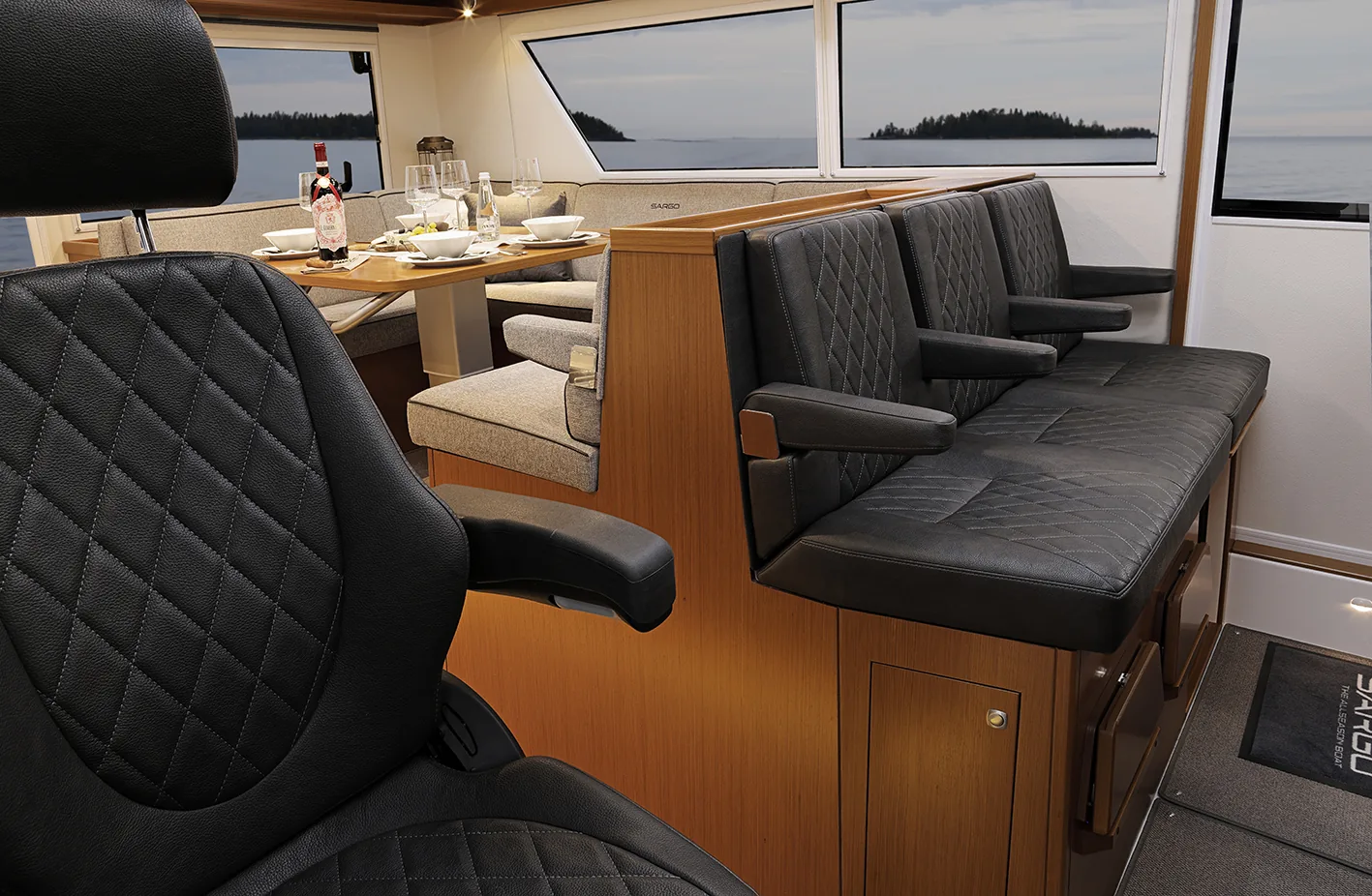 Sargo 45 Fly — сиденья в рубке