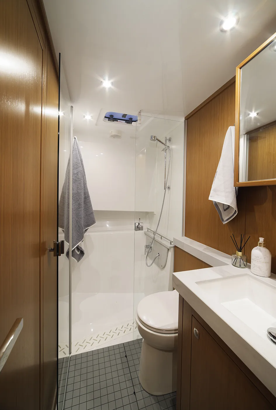 Sargo 45 Fly — санузел