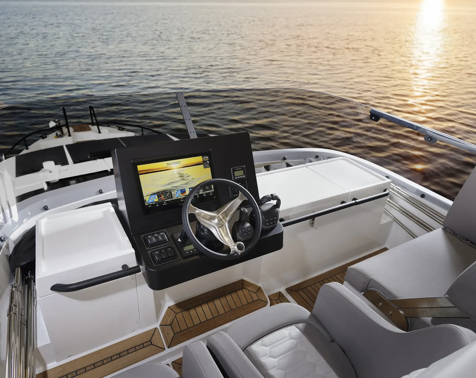 Sargo 45 Fly — флайбридж, вид с кормы