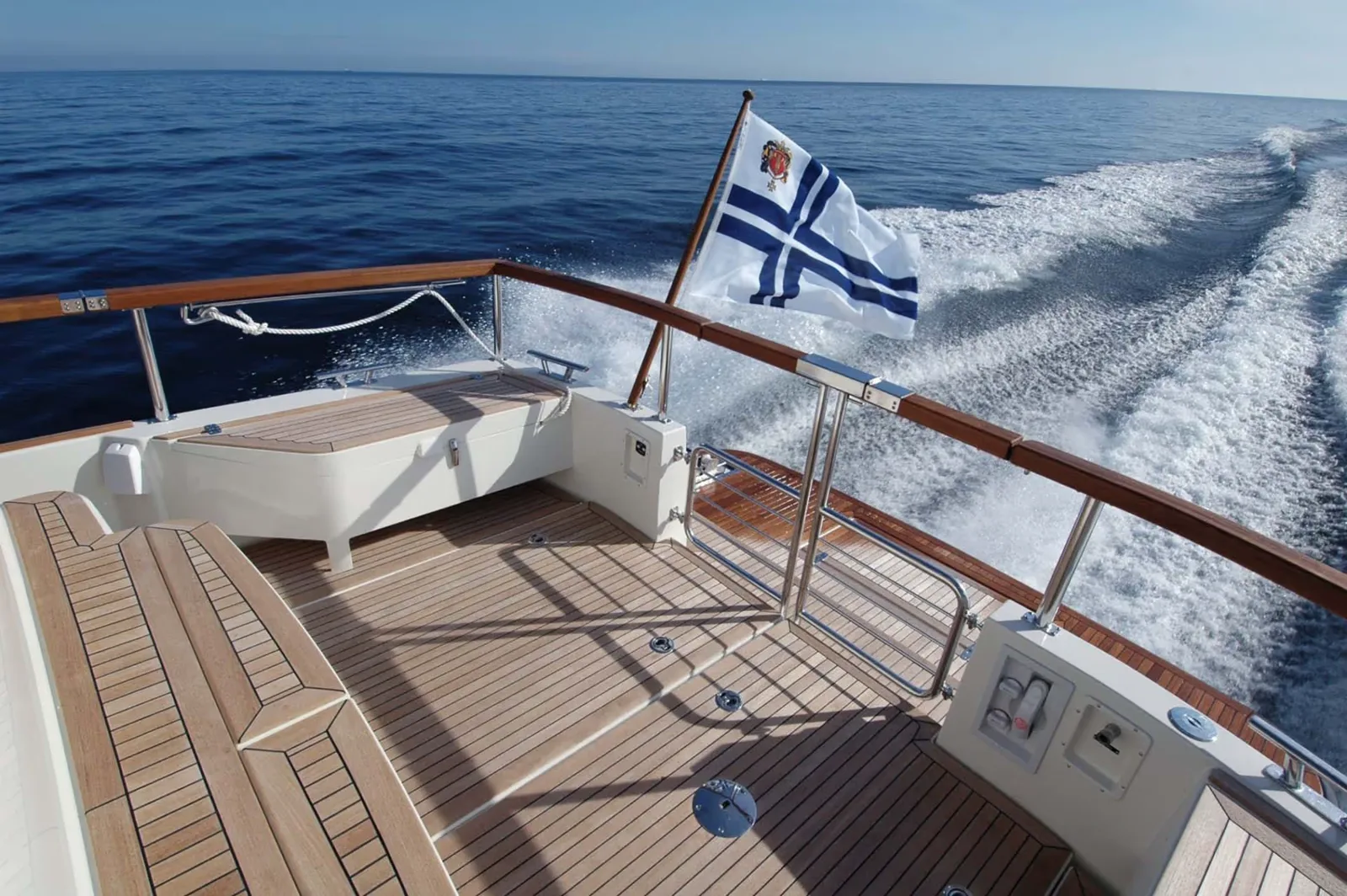 Targa 32 — экстерьер
