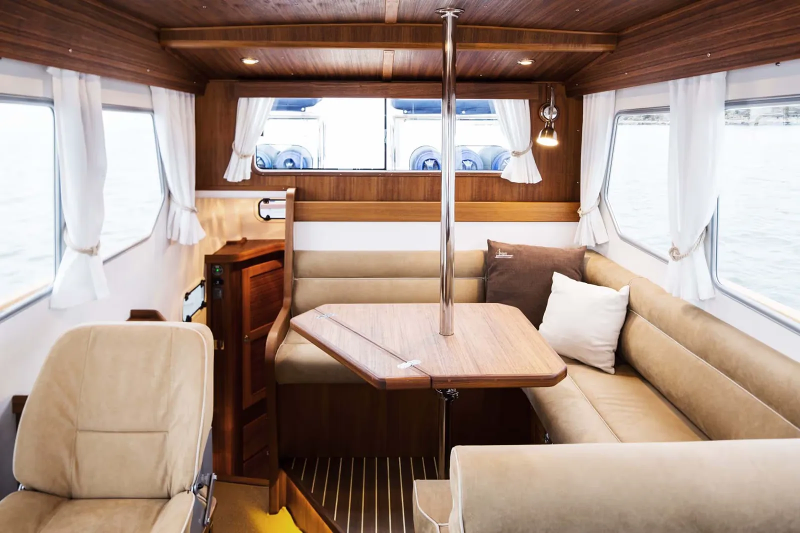 Targa 32 — интерьер