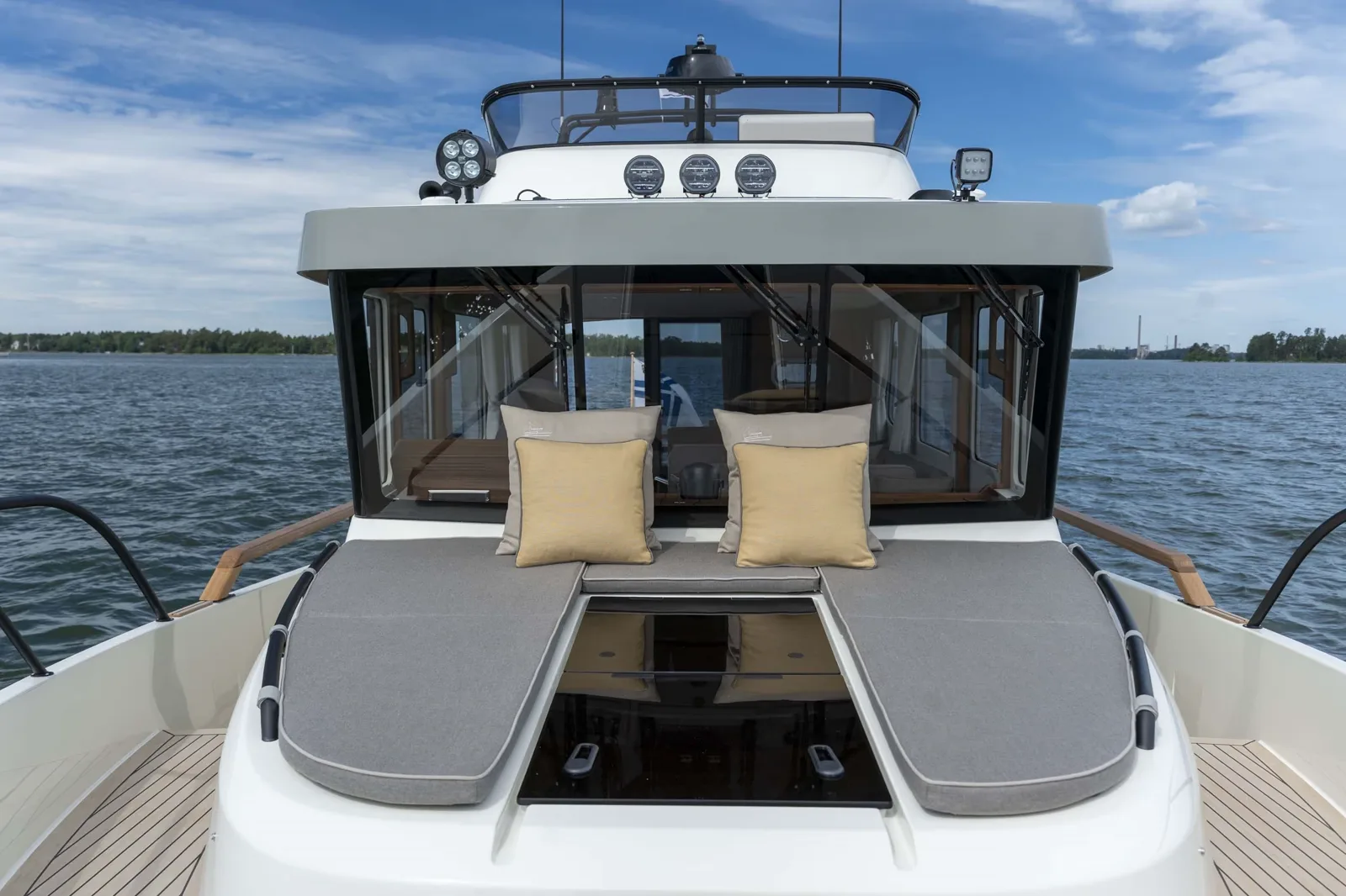 Targa 37 — экстерьер
