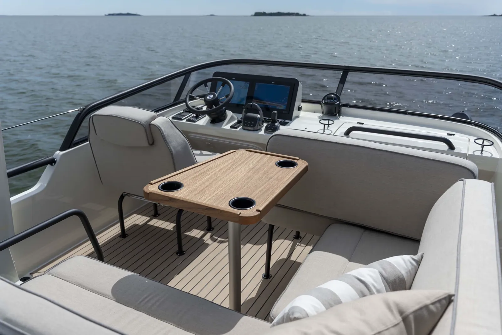 Targa 37 — экстерьер