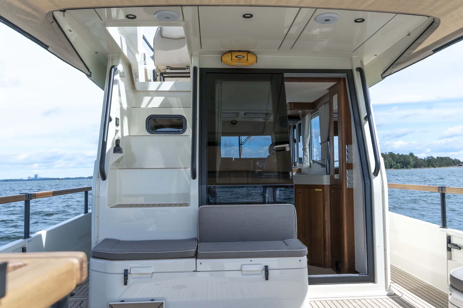 Targa 37 — экстерьер