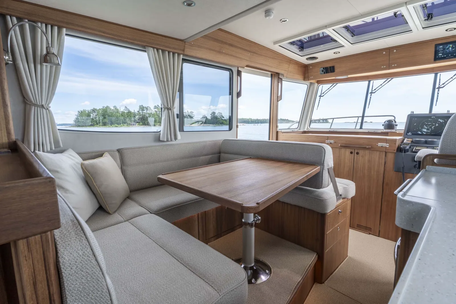 Targa 37 — интерьер