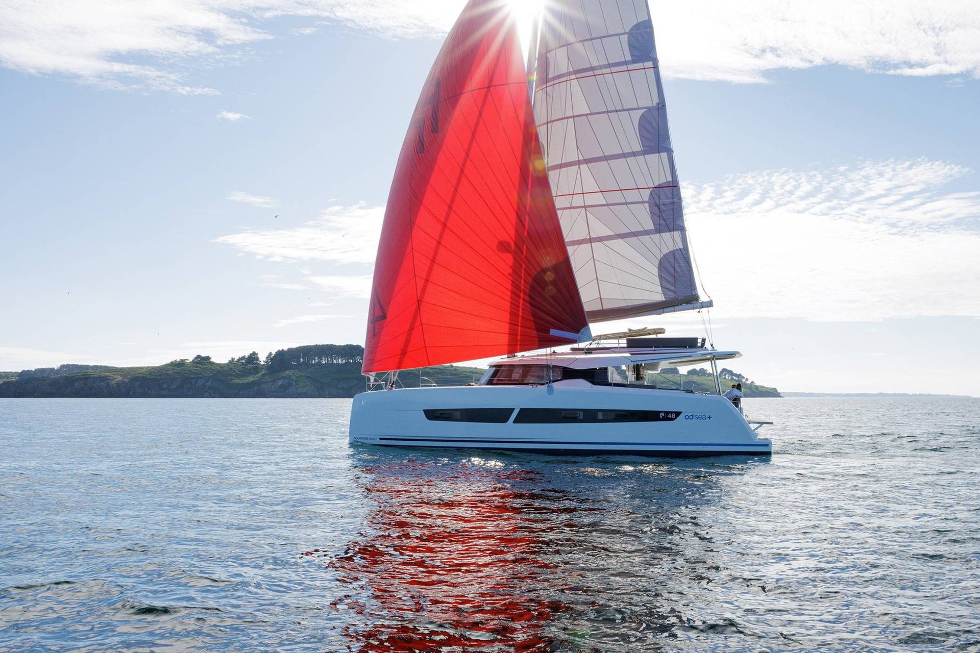 Парусный катамаран Fountaine Pajot FP48 в море